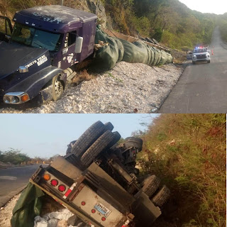 Patana cargada de abono se vuelca en el Derrumbao de San Rafael; chofer sale ileso