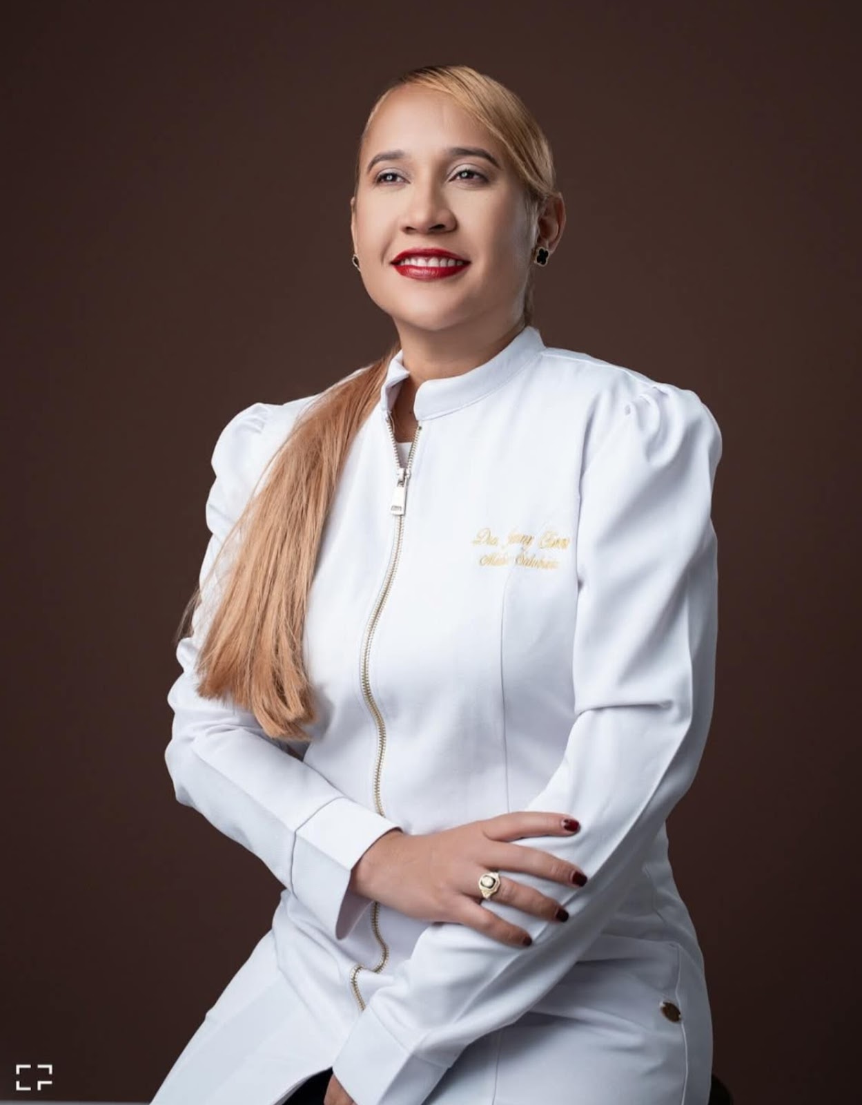 Jenny Olivero asume dirección del Hospital Jaime Mota, anuncia mejoras para transformar los servicios hospitalarios
