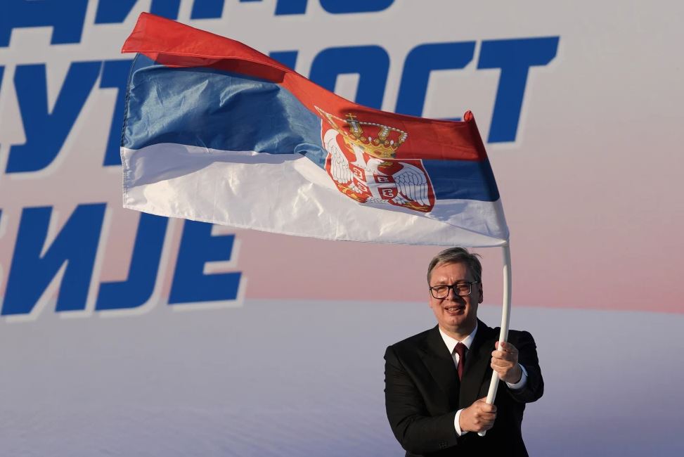 Presidente de Serbia renuncia para postularse a primer ministro en elecciones anticipadas