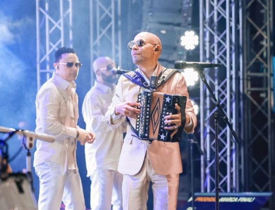 El Prodigio y La Súper Banda hacen historia en la Gran Arena del Cibao tras 22 años de espera