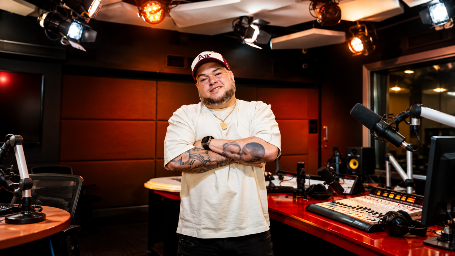 DJ Scuff amplía su alcance con la música y contenido urbano en YouTube