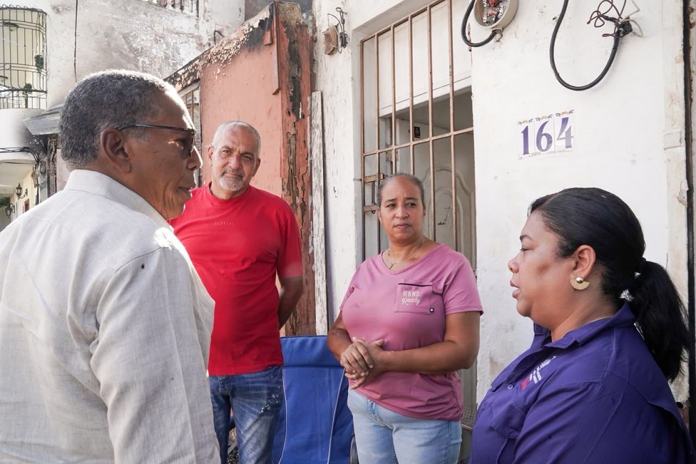 Gobierno acude en auxilio de familias afectadas por incendio en la zona Colonial a través de DASAC