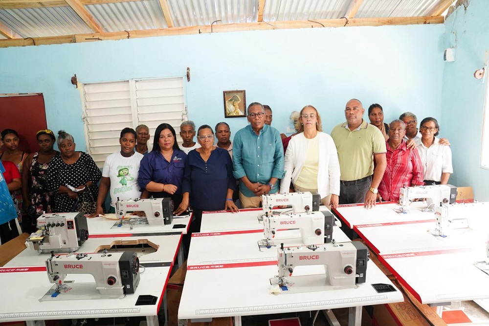DASAC entrega máquinas de coser a congregación religiosa en San Cristóbal