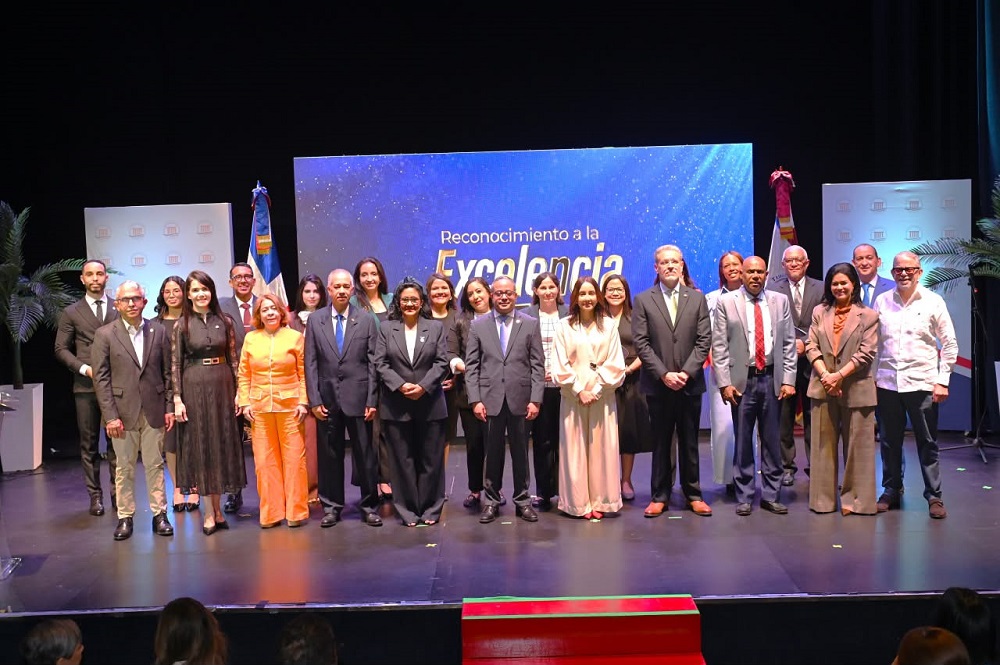 TC reconoce el compromiso y la excelencia de 27 servidores constitucionales