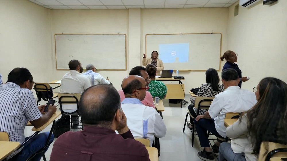 Escuela de Idiomas de la UASD fortalece su agenda académica e institucional