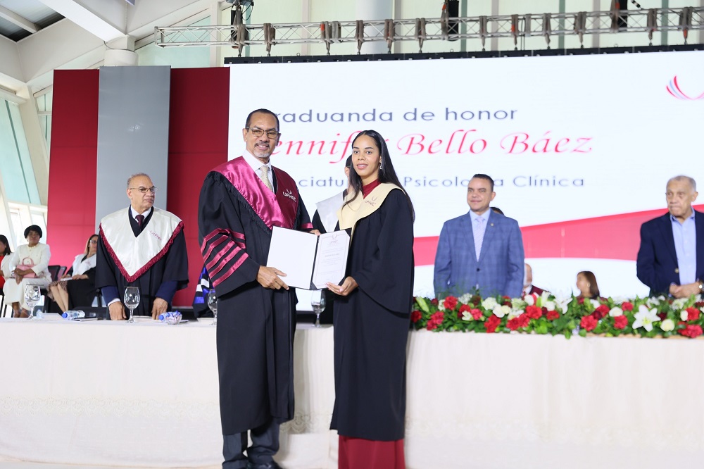 UFHEC celebra graduación ordinaria con 1,747 nuevos profesionales; el 74 % son mujeres