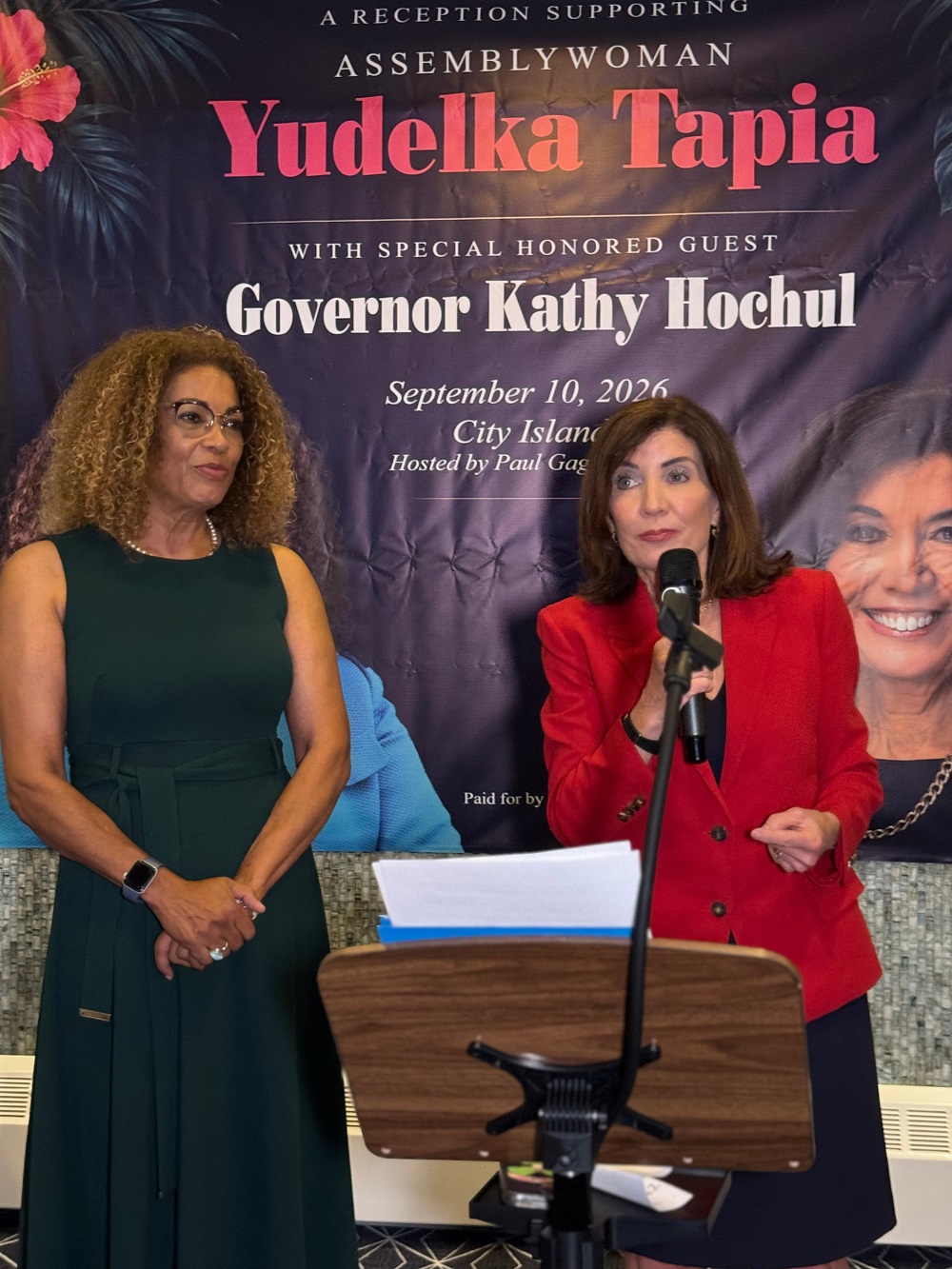 Gobernadora Kathy Hochul respalda candidatura de Yudelka Tapia