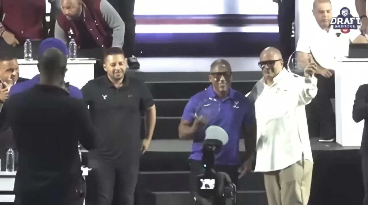 LIDOM reconoce a Torres y Mateo por su trayectoria en el Draft de Novatos