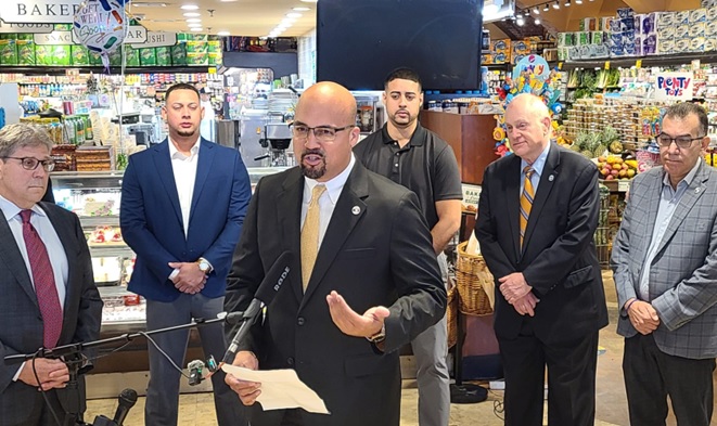 Presidente de supermercados en NYC demanda al al calde Zohran Mamdani