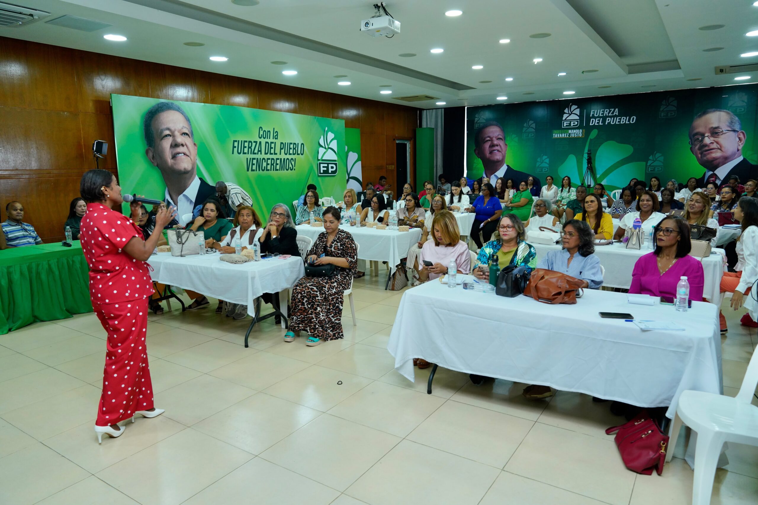 Mujeres de la FP llevan su formación política desde el discurso hasta la imagen
