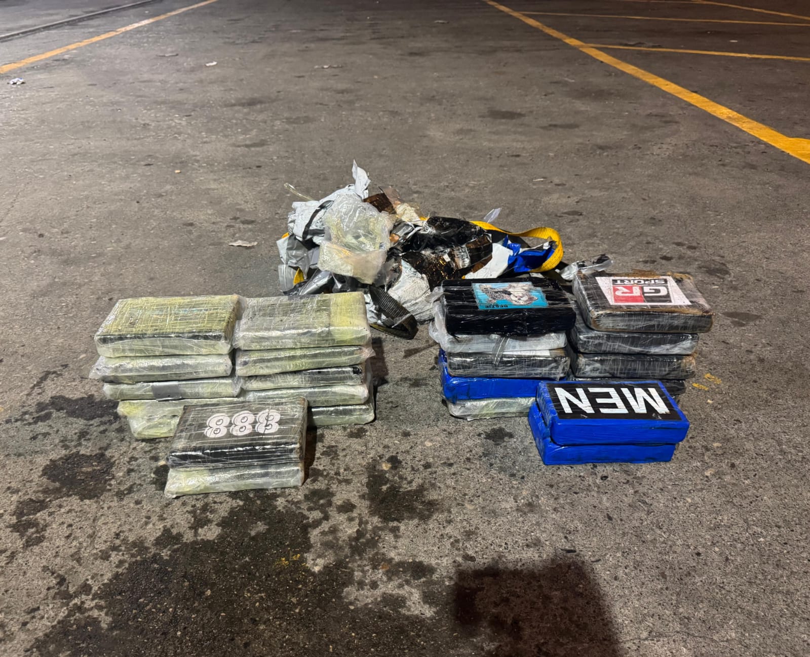 DNCD incauta 24 paquetes de presunta cocaína en operativo en Puerto Haina Oriental