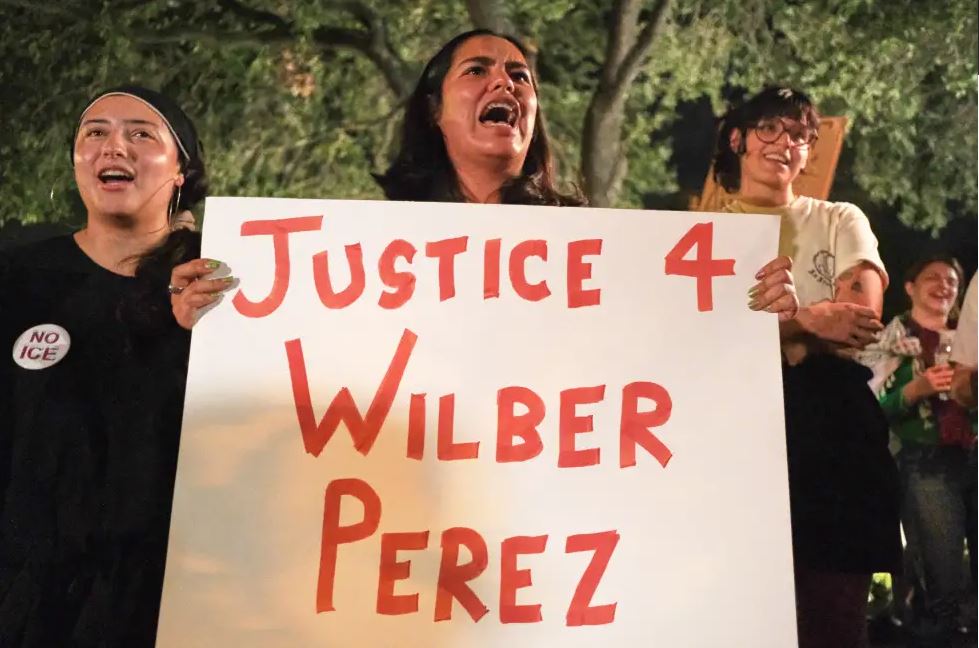 Venezolano baleado por agente del ICE en Texas vuelve a detención tras salir del hospital