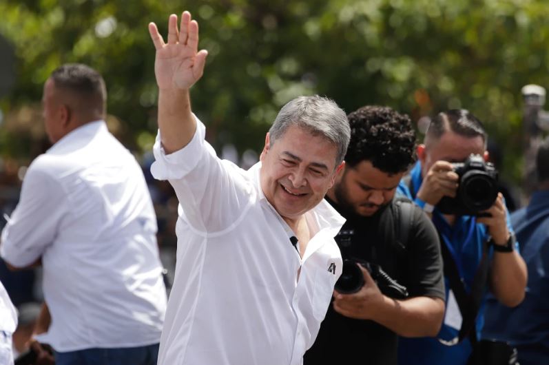 Juez hondureño desestima caso de fraude y lavado de dinero contra el expresidente Hernández