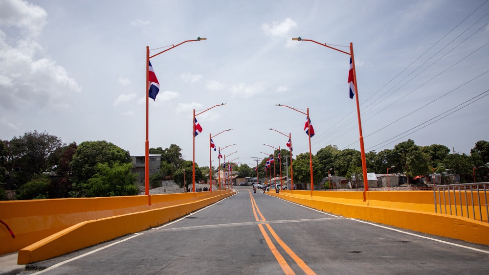 Abinader inaugura puente Los Hierros en Baní, conectará comunidades y fortalecerá producción agrícola
