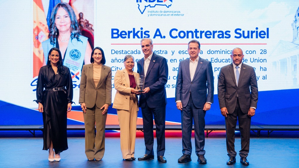 Abinader reconoce a 14 dominicanos destacados en Estados Unidos mediante el Index