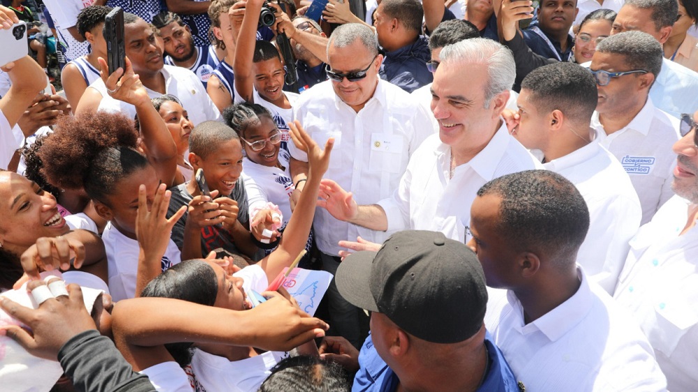 Abinader inaugurará una estancia infantil en el DN y dos carreteras en El Seibo