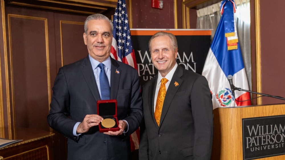 Abinader recibe la Medalla Presidencial de William Paterson University