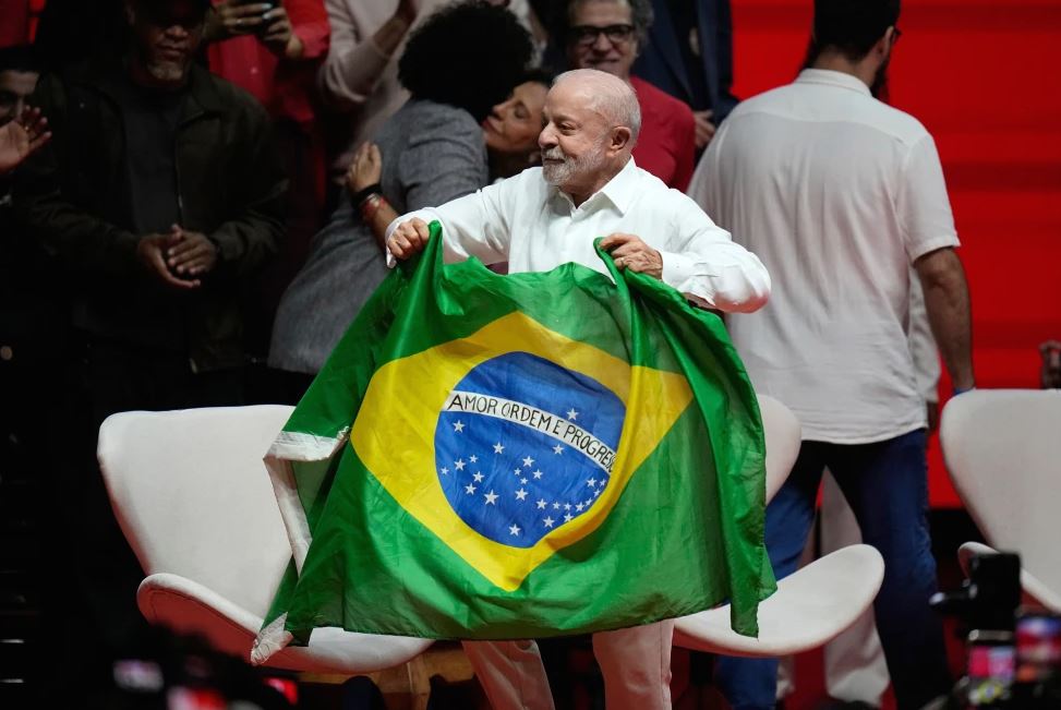 Abrupta prohibición de Lula sacude las apuestas en Brasil a días de la elección