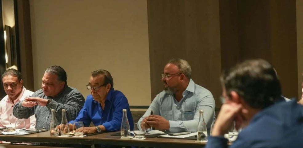 Industria y Comercio fortalece diálogo con transportistas para mitigar impacto del mercado internacional