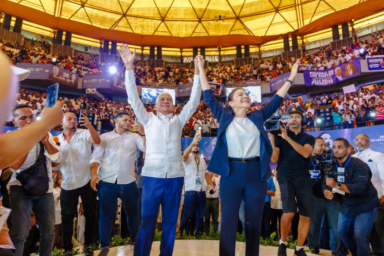 Ricardo de los Santos asume como jefe de campaña de Carolina Mejia