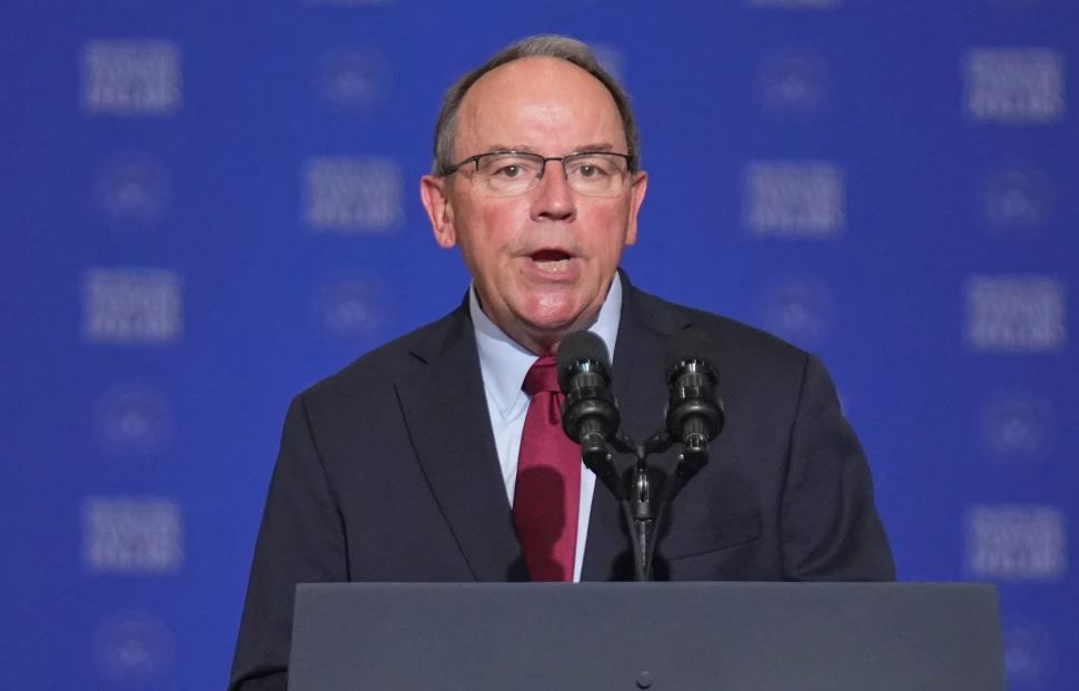 Congresista republicano de Wisconsin nada a lugar seguro tras un aterrizaje de emergencia en un lago