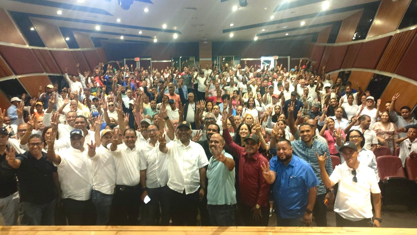 Proyecto presidencial Wellington Arnaud 2028 capacita equipo de la Línea Noroeste para fortalecer trabajo territorial
