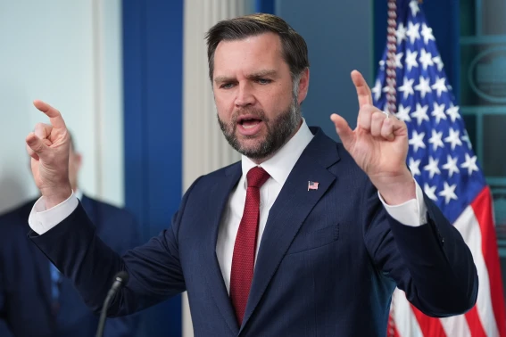 Vance dice que la lucha contra Irán no es una “guerra” mientras Trump lidia con conflicto impopular