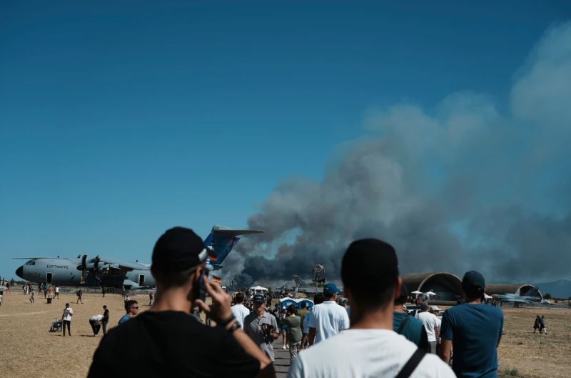 Un avión militar de Grecia se estrella durante una exhibición aérea