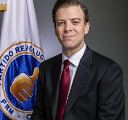 Juan Garrigó responde a cuestionamientos por su apellido: “Soy nieto de Hipólito e hijo orgulloso de Carolina”