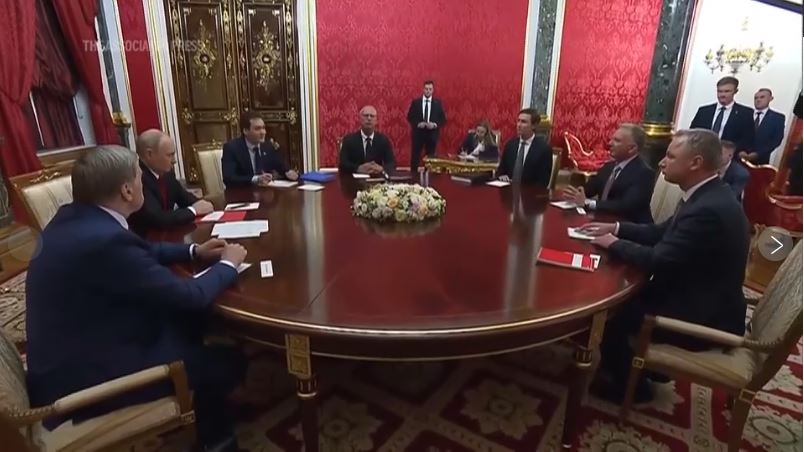 Putin se reúne con enviados estadounidenses en el Kremlin