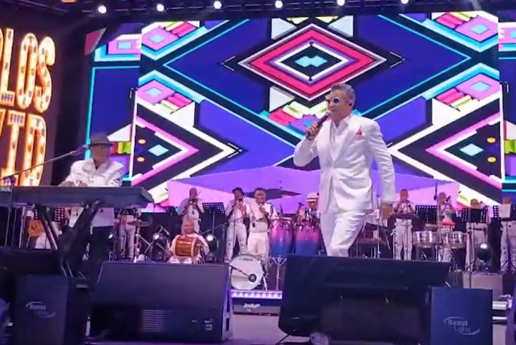 Ramón Orlando celebra 50 años de carrera con un Estadio Olímpico que se tiende a sus pies