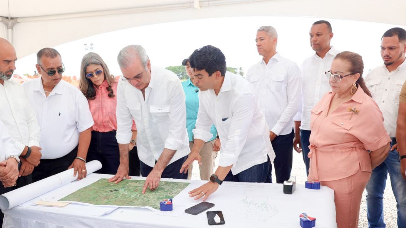 Luis Abinader supervisa obras y anuncia inversiones en el Cibao