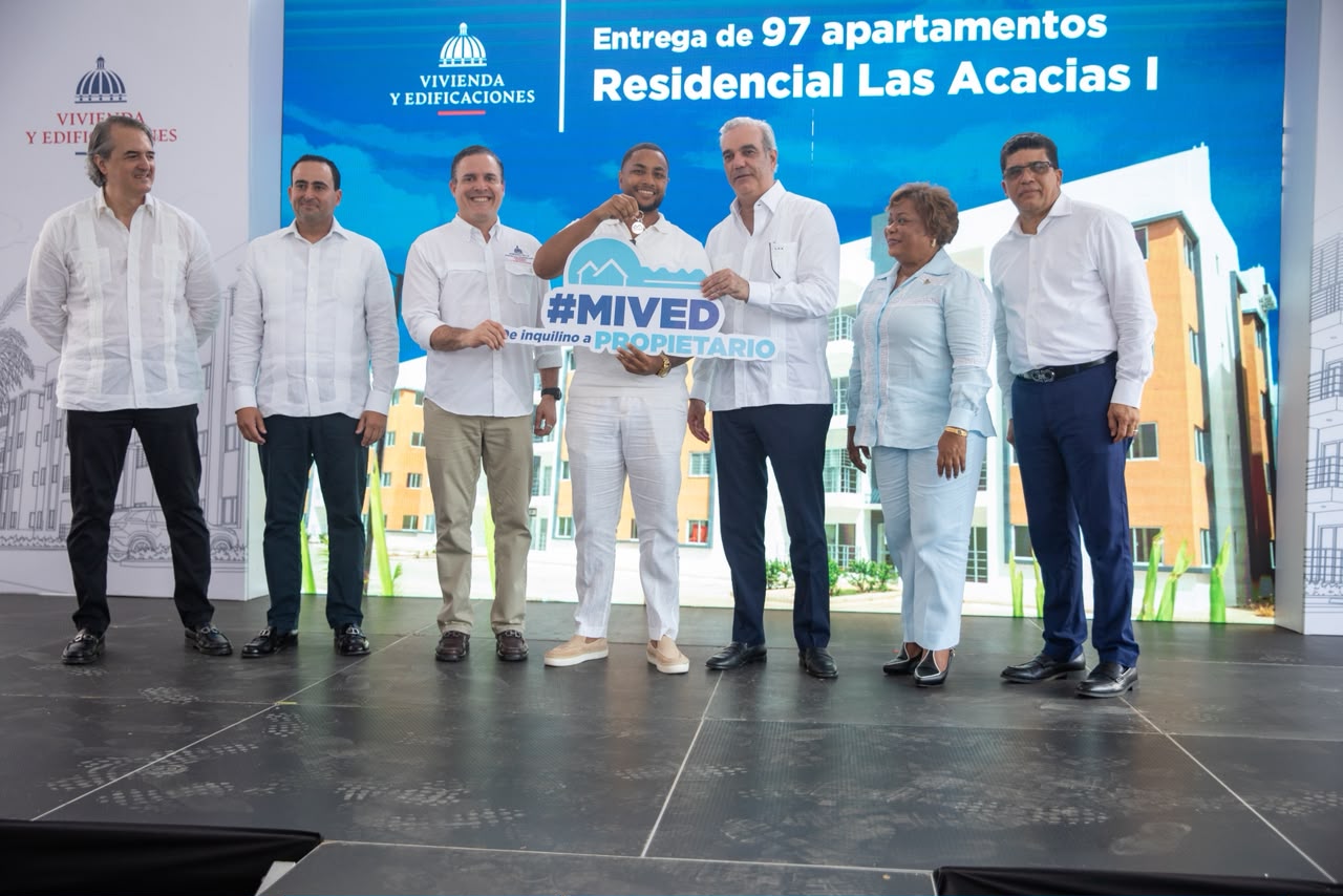 Presidente Abinader entrega 97 apartamentos en Santo Domingo Este