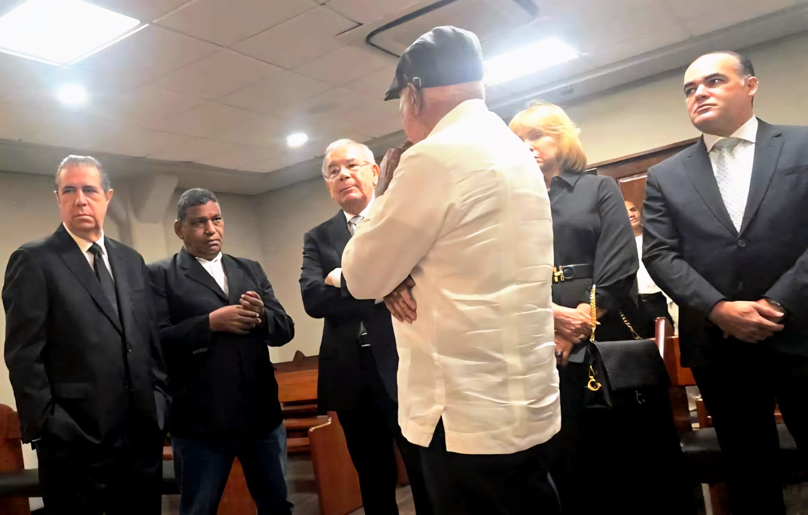 Danilo Medina acude al velatorio del joven Edifel Mateo Vásquez
