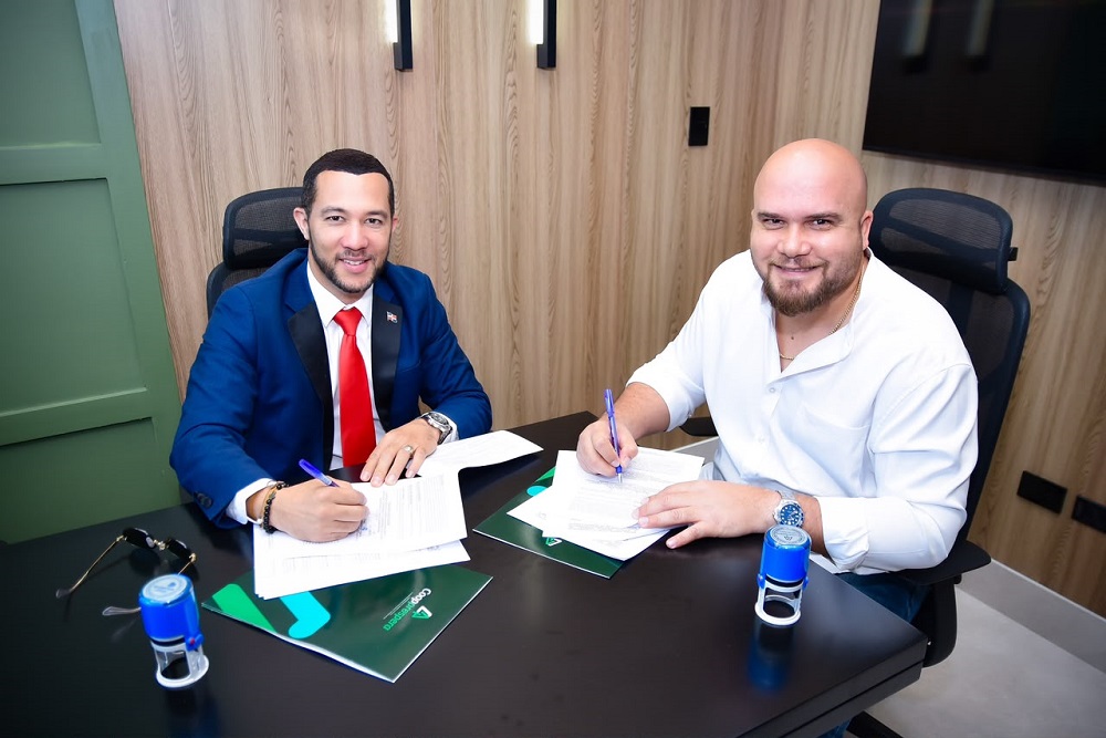 APRATELMEPE y Coopprospera firman alianza para fortalecer la formación de los comunicadores de Espaillat