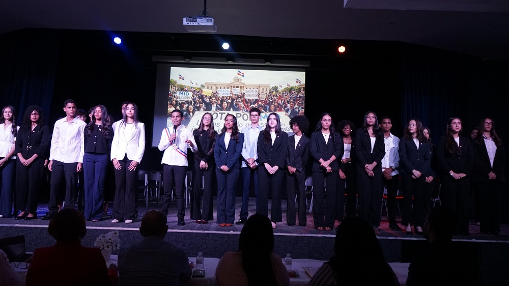 Estudiantes del Colegio Calasanz presentan propuestas de gobierno centradas en innovación, tecnología y transparencia