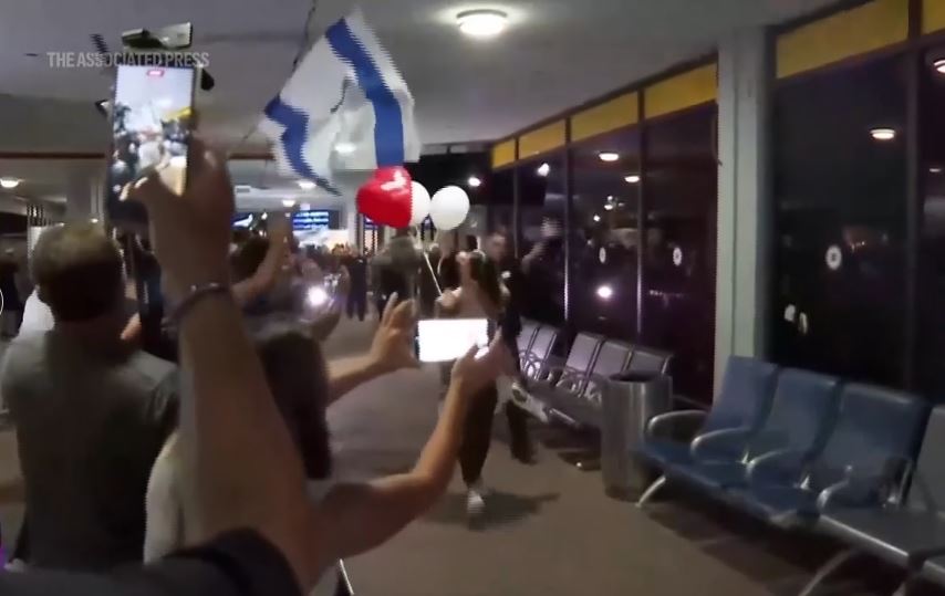 Inhabilitan copiloto de FlyDubai que casi provocó un accidente aéreo