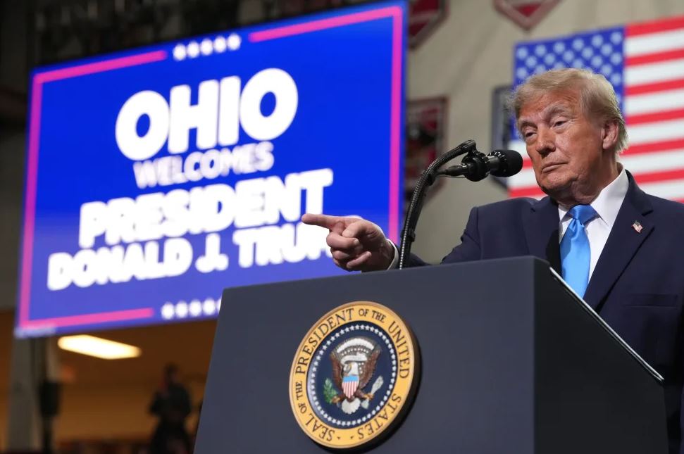 Trump anuncia pagos de 90 dólares para personas mayores con Medicare