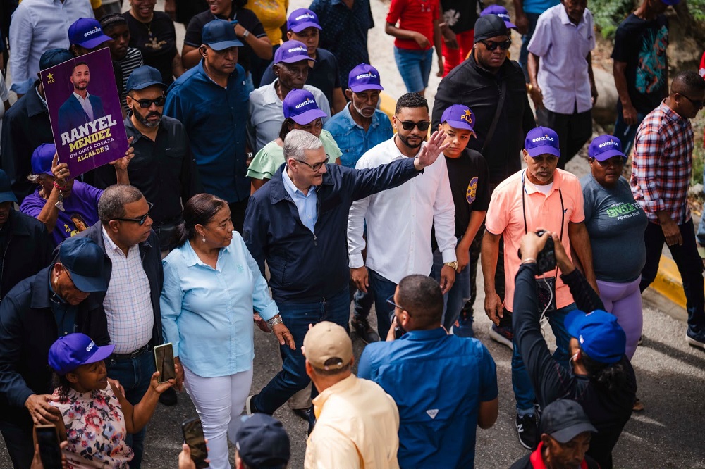 Gonzalo Castillo no se detiene: recorre nueve localidades de Barahona este sábado “Es la Hora del Sur”