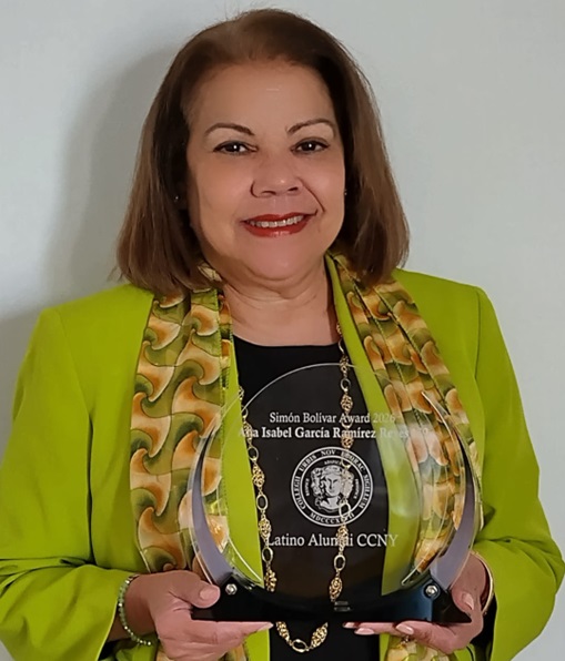 Reconocen en NYC a Ana García Reyes decana Universidad de Hostos Community