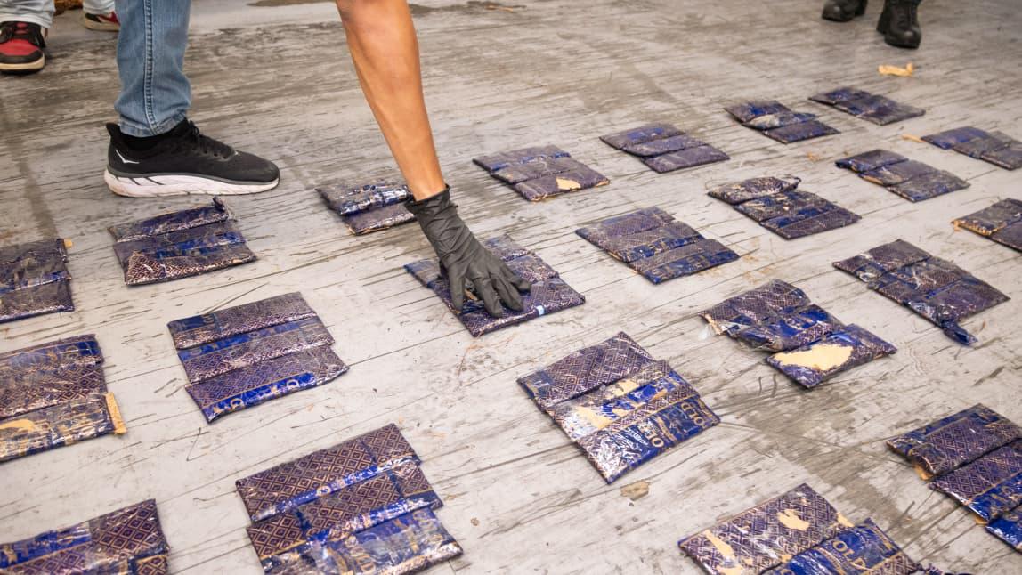 DNCD ocupa 172 laminas de presunta cocaína camuflada en caja de cartón