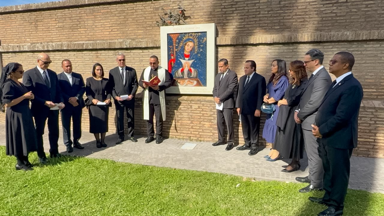 Abinader pide al pueblo dominicano orar por la salud del papa León XIV desde El Vaticano