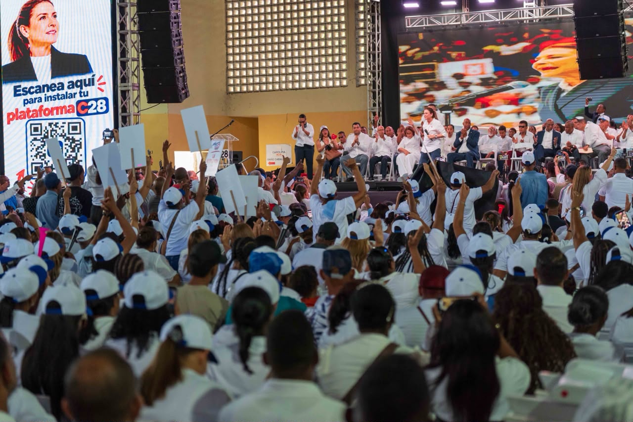 Carolina y Ricardo de los Santos inauguran comando de campaña en La Altagracia