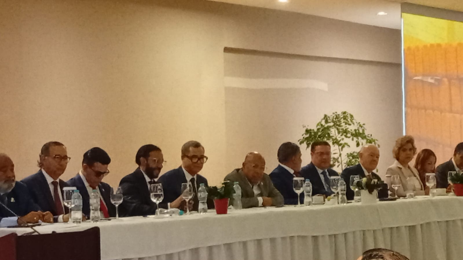 Comerciantes piden reducir tasas de préstamos y comisiones por tarjetas