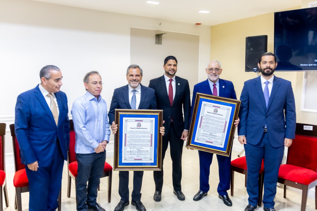 Senado reconoce a Vitelio Mejía y Junior Noboa por aportes al deporte