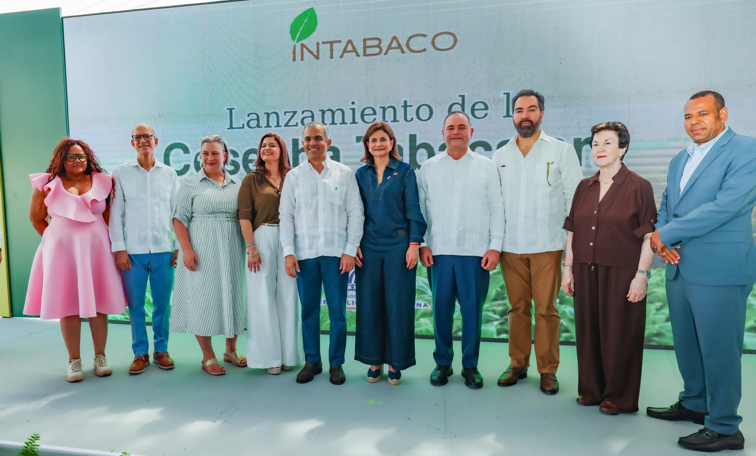 Raquel Peña encabeza inicio cosecha tabacalera 2026-2027 en Santiago