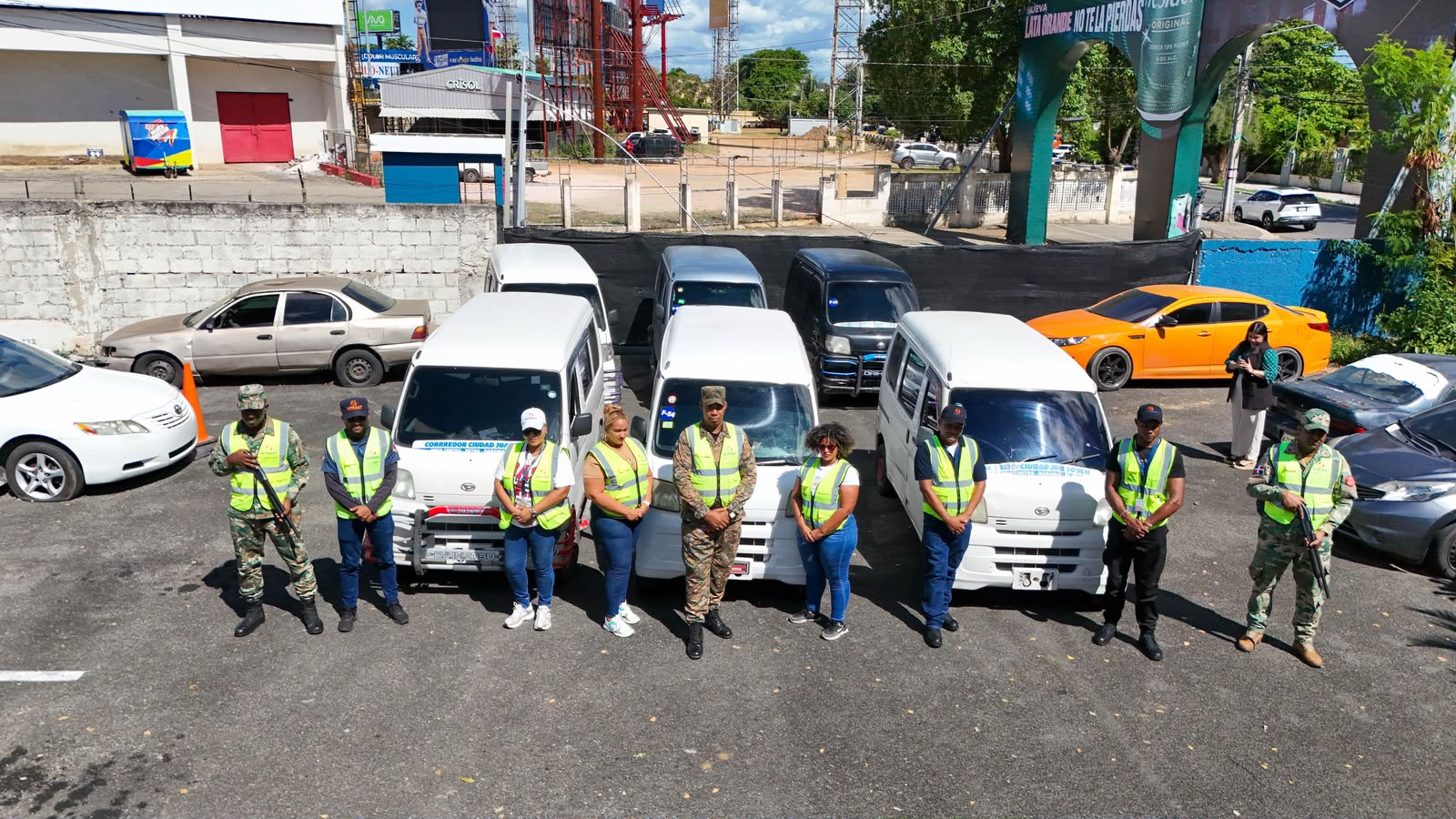 INTRANT retiene 6 vehículos por servicio ilegal en Ciudad Juan Bosch