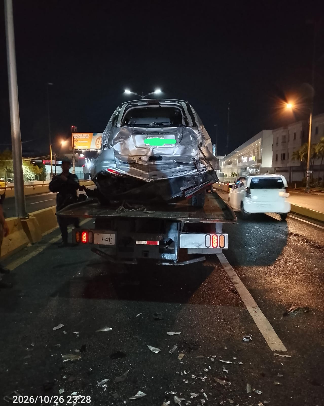 Choque en cadena de 5 vehículos en la John F. Kennedy deja dos lesionados