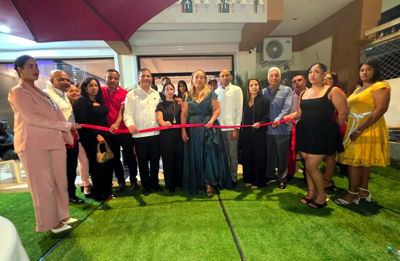 Las Hermanas Batista Bar & Grill abre en Guaricano