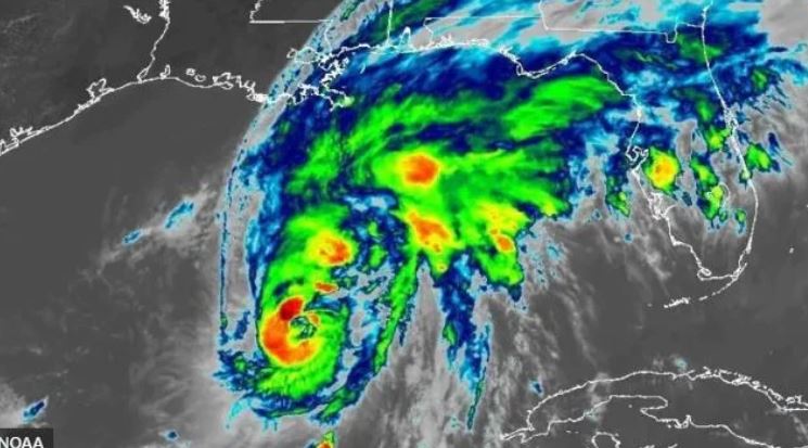Isaías: el primer huracán de la temporada en el Atlántico se fortalece a categoría 3